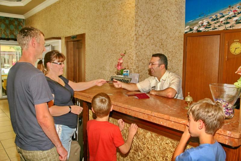 Alanya Beach Hotel Bagian luar foto